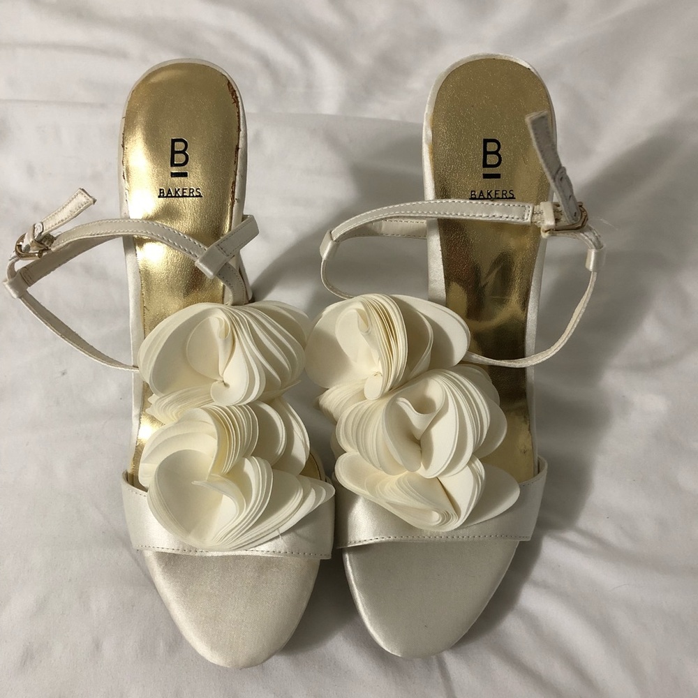 Bakers cream satin Sandal with petal detail sz 7.5